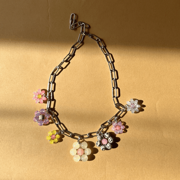 Łańcuch z kwiatkami ze szkła i jaspisu - stal