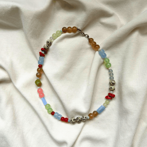 Naszyjnik "dalmatyńczyk" szkło, kamienie i ceramika - jaspis dalmatyński NIESPODZIANKA