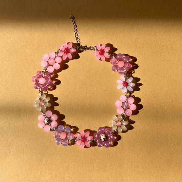 Naszyjnik z plecionych kwiatków - różowy z jaspisem