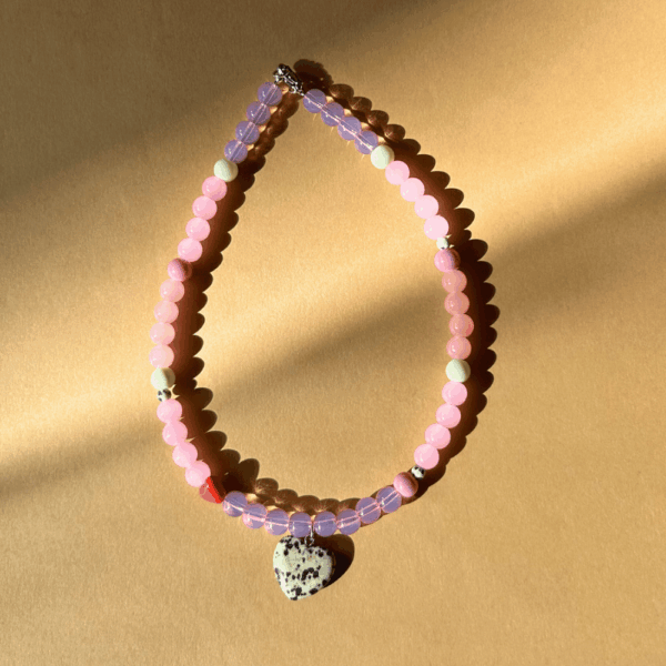 Naszyjnik szklany - róż i pistacja, zawieszka z jaspisu dalmatyńskiego