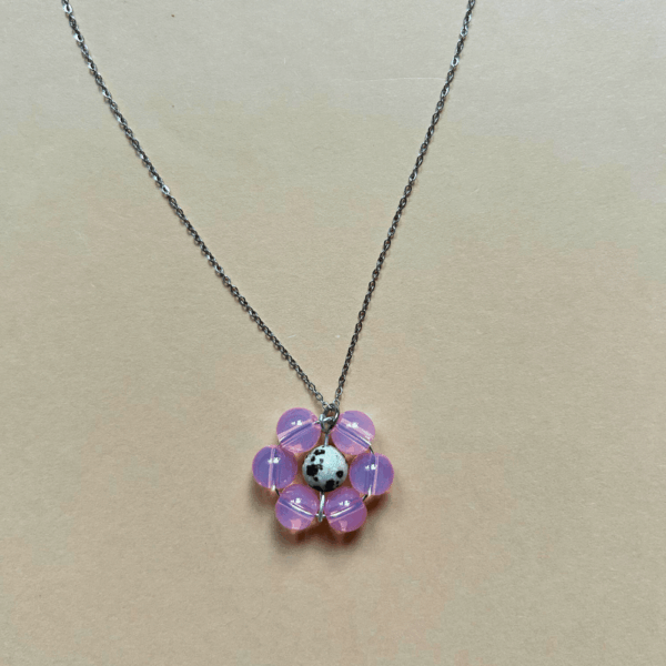 Delikatny srebrny łańcuszek z ręcznie robionym kwiatkiem – 46 cm - różowy z jaspisem