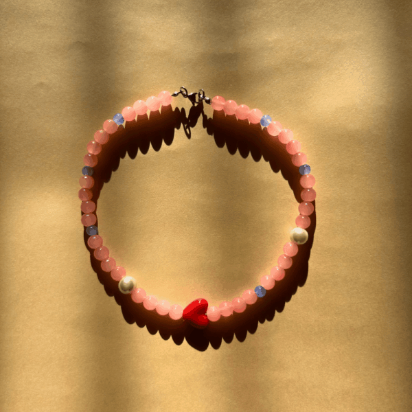 Naszyjnik szklany brzoskwiniowy z perełkami i sercem - dod. niebieskiego