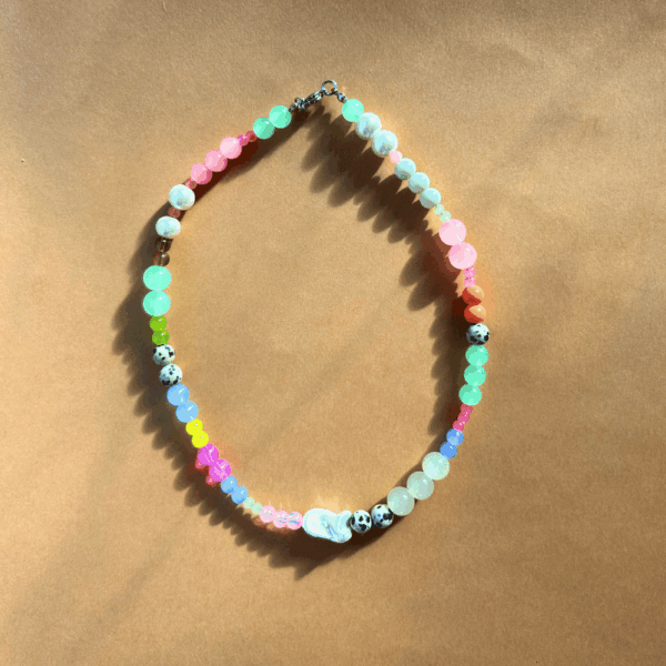 Naszyjnik z pastelowych koralików z jaspisem dalmatyńskim i perłą seashell