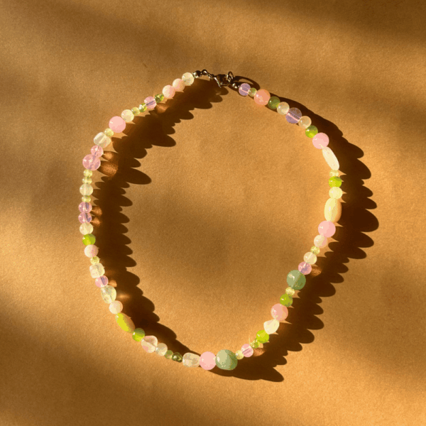 Naszyjnik z kamieni naturalnych – harmonia, spokój i energia serca