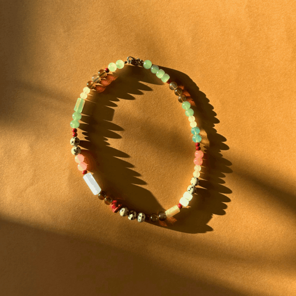 Naszyjnik "dalmatyńczyk" szkło, kamienie, jaspis dalmatyński