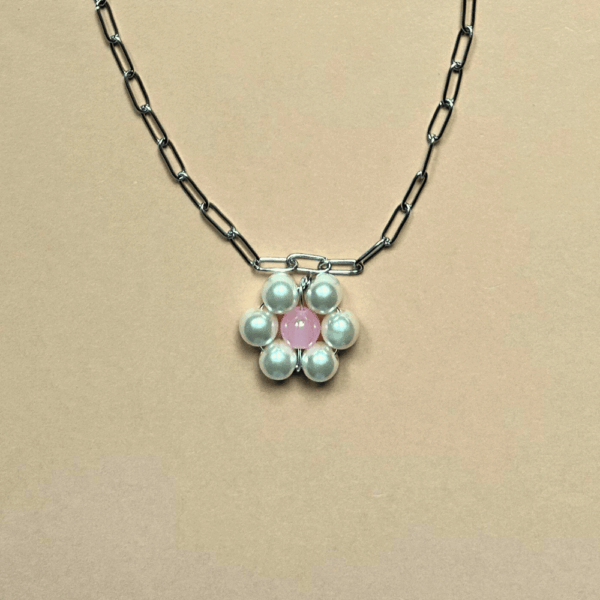 Łańcuszek z ręcznie robionym kwiatkiem - szklane perły i brzoskwinia