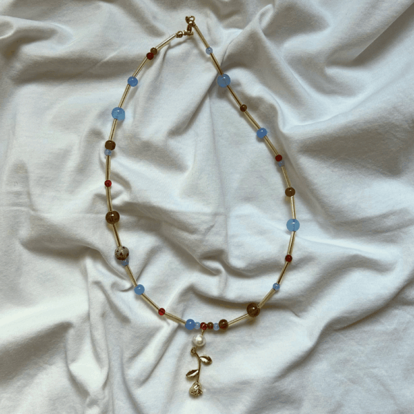 Naszyjnik szklany - słupki, jaspis, perła i róża