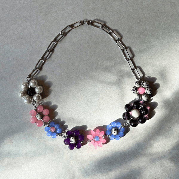 Kolia z kwiatami- jaspis, szkło, stal - błękitny, fiolet, róż