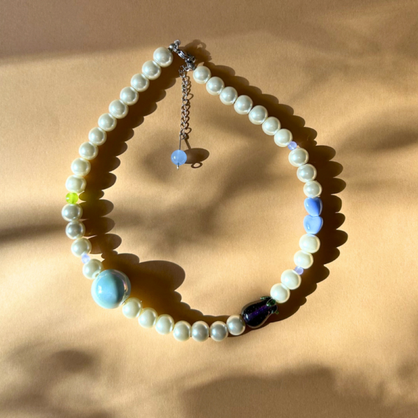 Naszyjnik niezapominajka - bakłażan, ceramika, serduszka