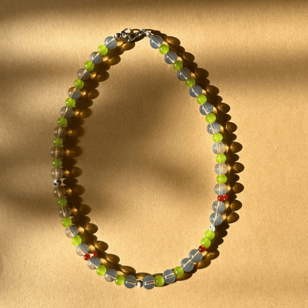 Szklany naszyjnik brązowo-zielony z jaspisem i porzeczkowymi koralikami