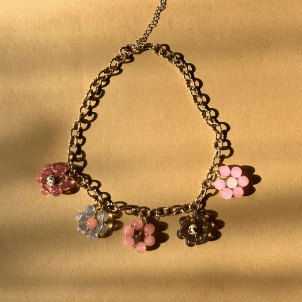 Gruby stalowy łańcuch z kwiatkami ze szkła i jaspisu