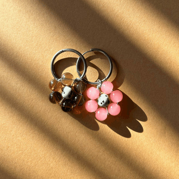 Kolczyki „Pleciony Kwiat” PASTELE szkło, stal, jaspis dalmatyński - srebrny (brzoskwinia i czekolada)