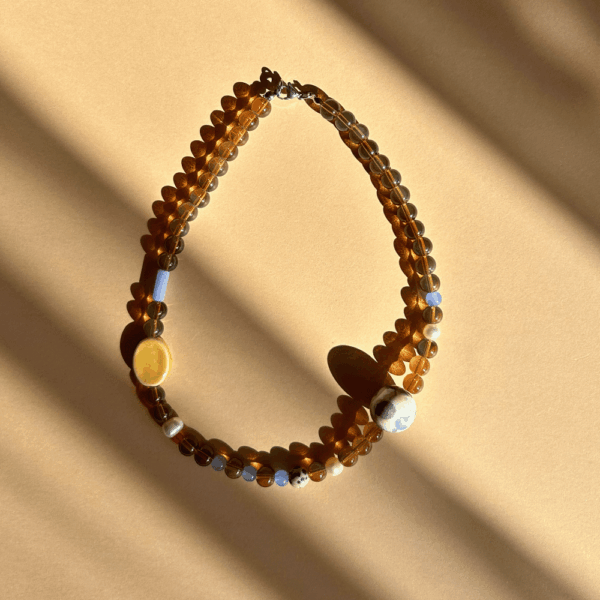 Naszyjnik szklany - brązowe transparentne, błękitna ceramika, jaspis, żółty medalion, perły