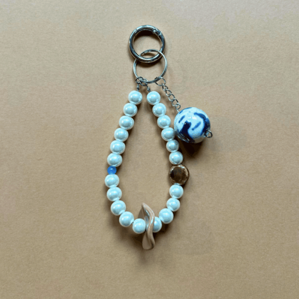 Zawieszka do torby lub kluczy - błękit i czekolada - szklane perły