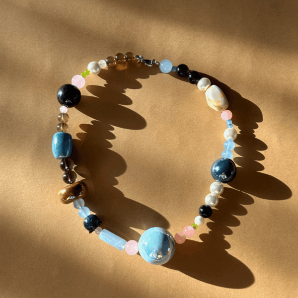 Naszyjnik niezapominajka - szkło, ceramika, borówka, noc kairu